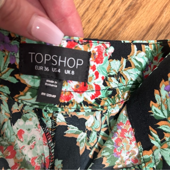 TOPSHOP | Floral Lace Trim Hem Shorts Size 4 - Picture 5 of 11